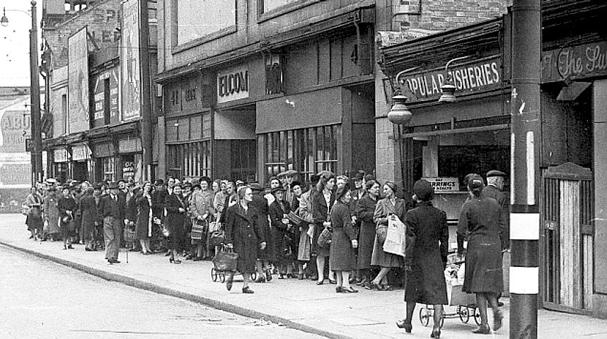 Hammersmith fish queue in World War Two