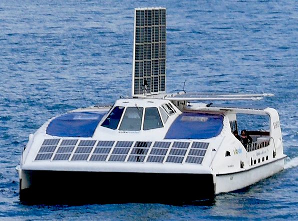 Solar Sailor with wings vertical and horizontal