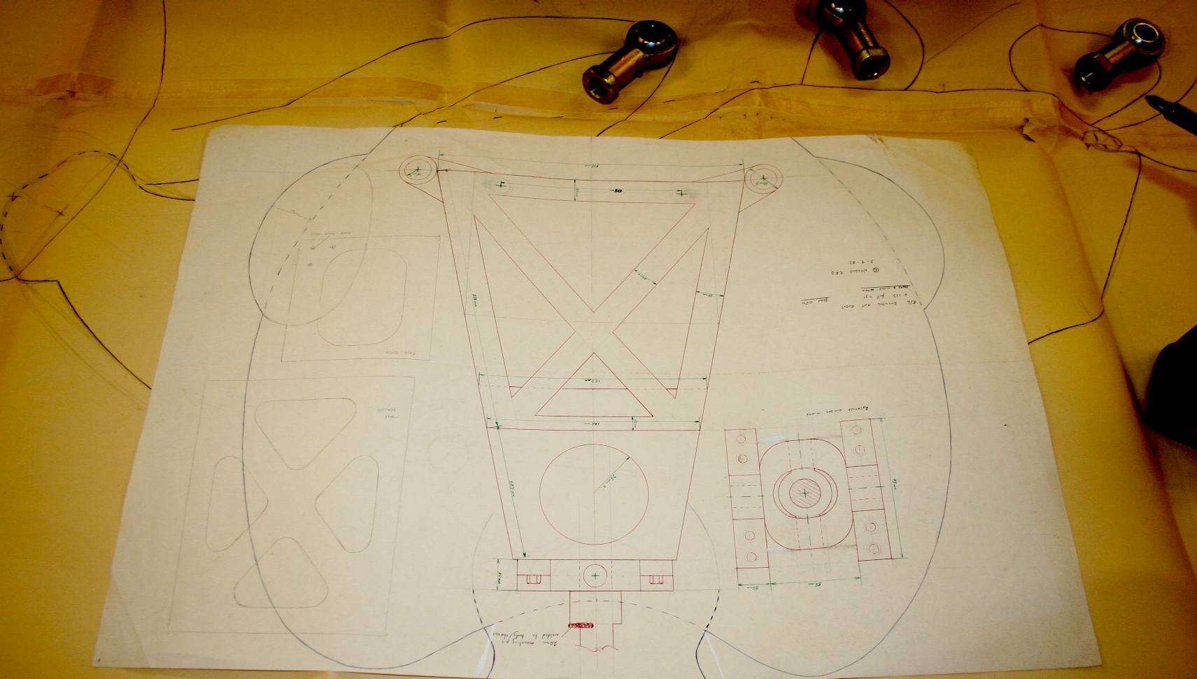 Technical drawing of the frame of the head of a giant robot ant