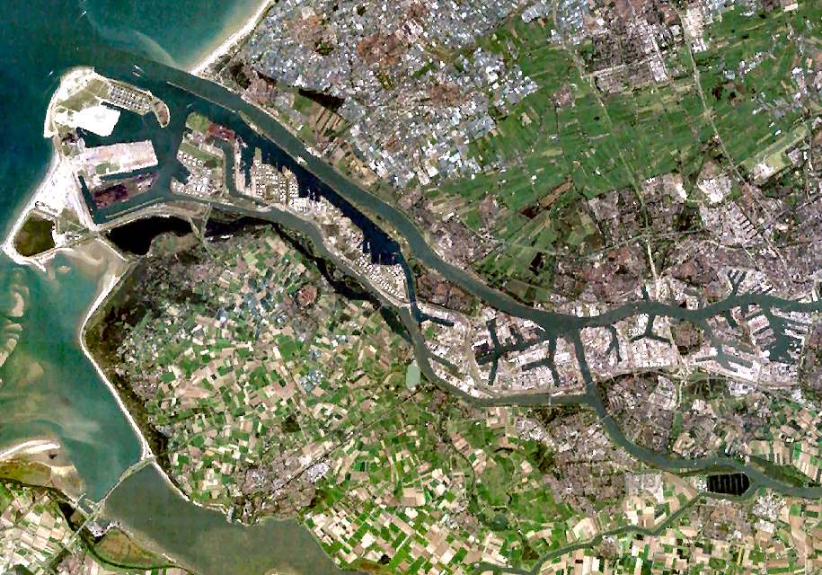 Rotterdam Europoort Netherlands 4.25E 51.90N satellite map