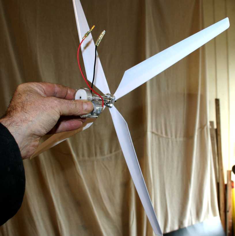 A miniature wind turbine for the SeaVax robot