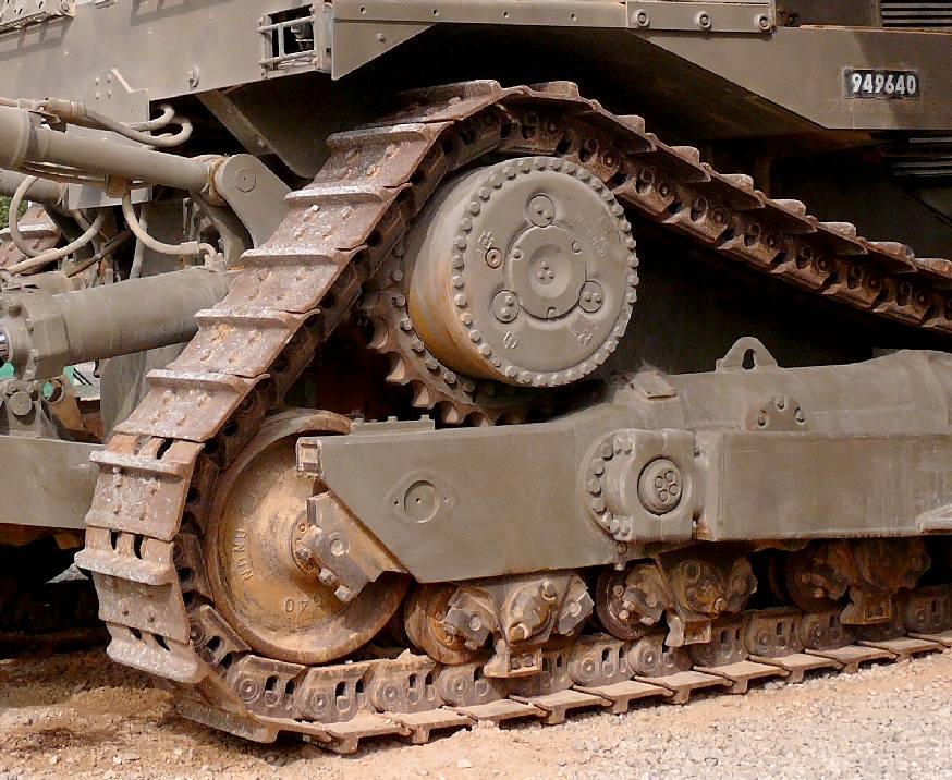 caterpillar-tracks-rubber-steel-world-record-vehicles-giants-hydraulic