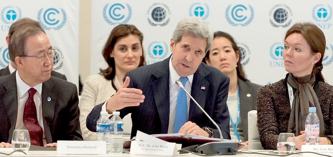 Ban ki-Moon with John Kerry at the UN Paris COP21 summit