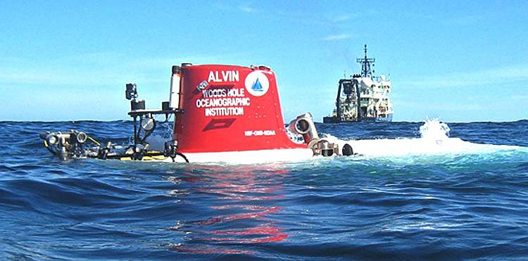 https://www.bluebird-electric.net/submarines/submarine_pictures/Alvin_DSV_Submersible_WHOI_Woods_Hole_Oceanographic_Institute_surfaced.jpg